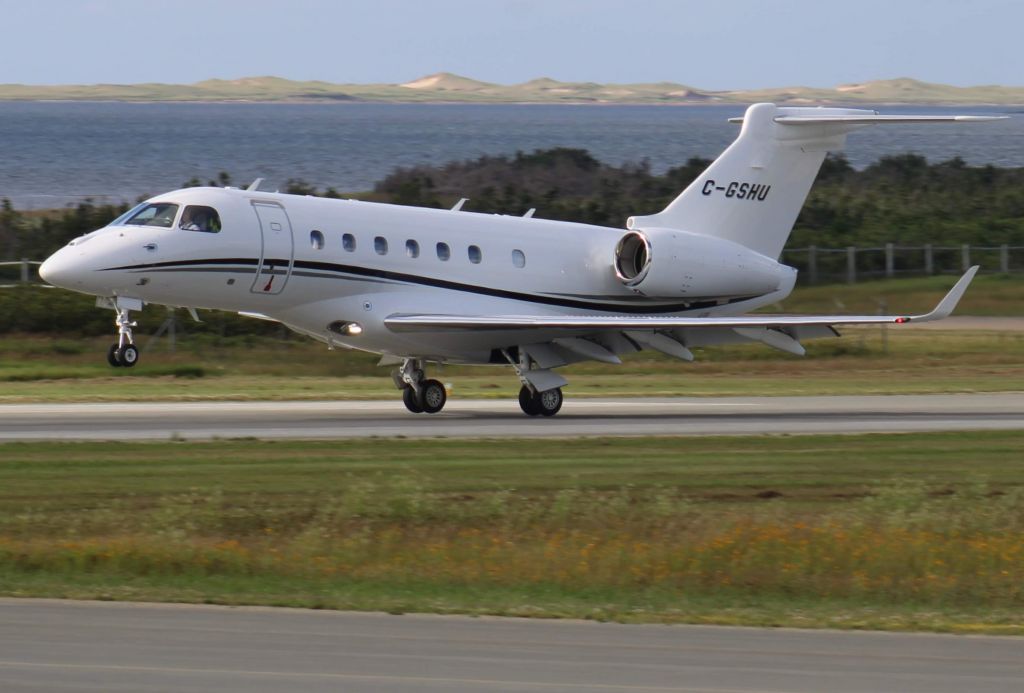Embraer Legacy 550 (C-GSHU) - Le magnifique jet privée de m. Léger juste à son touch down à CYGR en provenance de CYUL