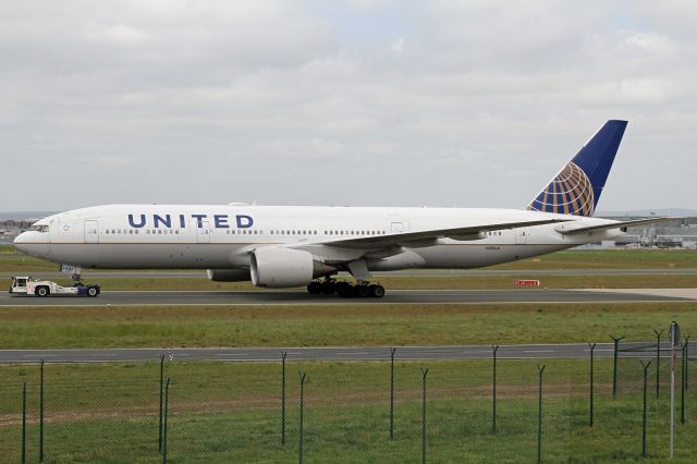 Boeing 777-200 (N781UA)