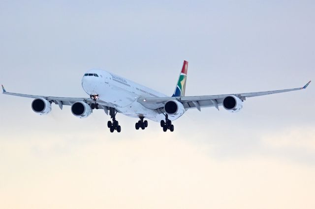 Airbus A340-600 (ZS-SNE)