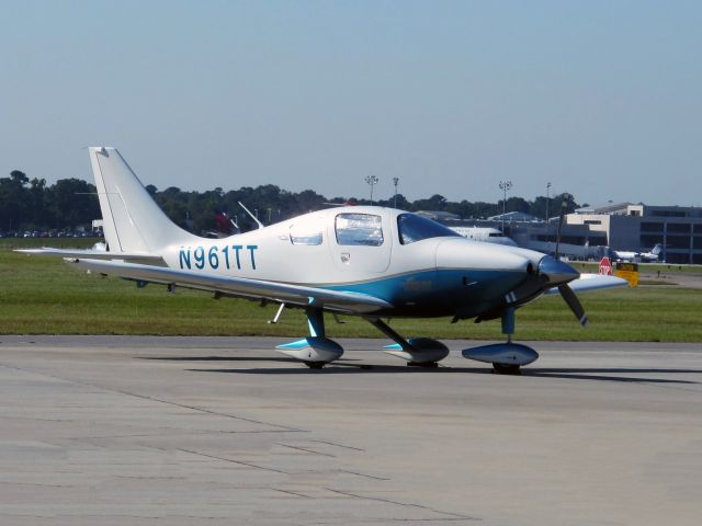 Cessna 350 (N961TT)