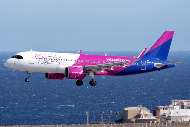 Airbus A320 (HA-LJF) - TENERIFE SURbr /05 JUN 2021