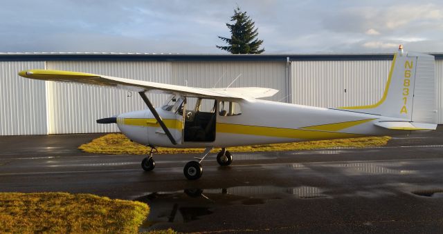 Cessna Skyhawk (N6831A)