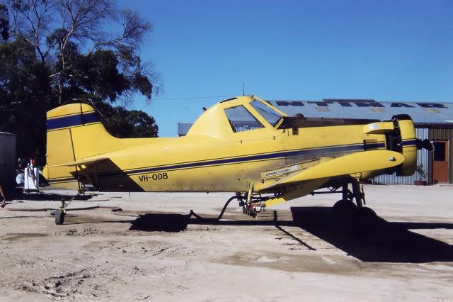 VH-ODB — - AIR TRACTOR AT-301 - REG : VH-ODB (CN 301-0221) - TINTINARA SA. AUSTRALIA - YTIN (9/11/1986)35MM SLIDE CONVERSION USING A LIGHTBOX AND A NIKON L810 DIGITAL CAMERA IN THE MACRO MODE.