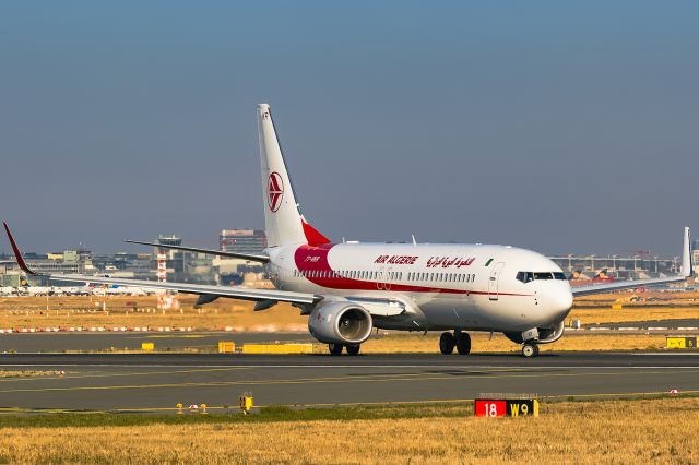 Boeing 737-800 (7T-VKR)