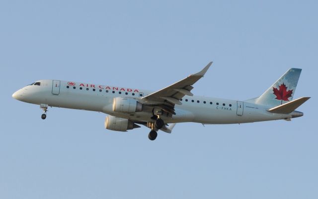 Embraer ERJ-190 (C-FHKA) - On approach at YVR