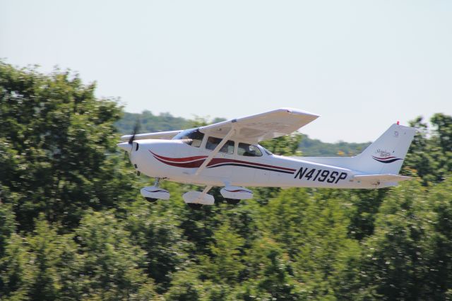 Cessna Skyhawk (N419SP) - Climb-out.