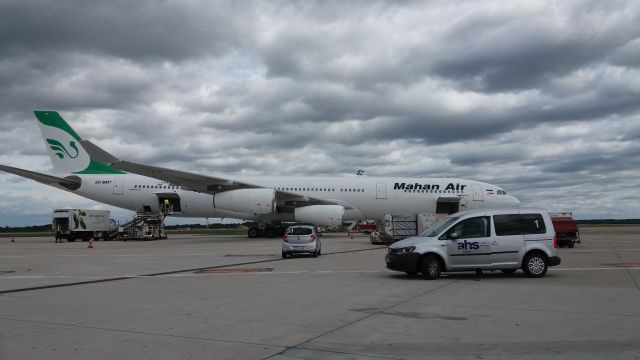 Airbus A340-300 (EP-MMT)