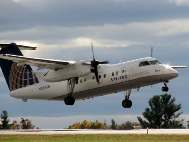 de Havilland Dash 8-200 (N368PH)