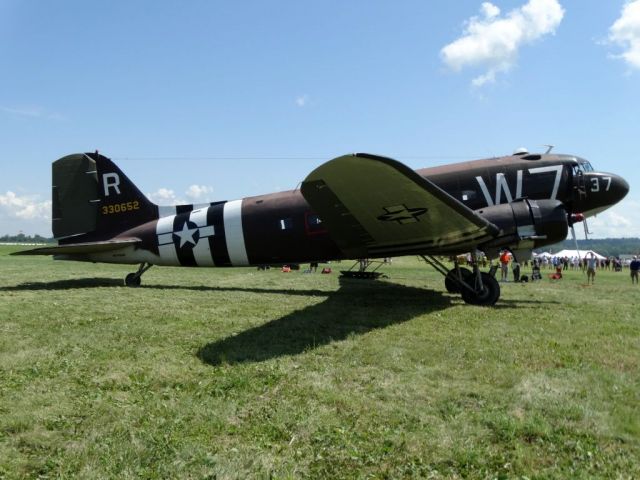 Douglas DC-3 (N345AB)