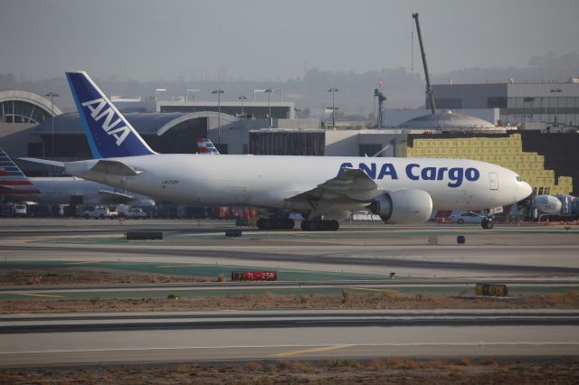 BOEING 777-200LR (JA772F)
