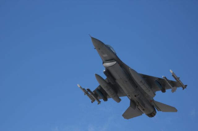 Lockheed F-16 Fighting Falcon — - This F16 from the 140th Colorado National Guard unit at Buckley AFB was departing runway 14 on its way to bombing practice. It was zipping by me in afterburner at 250+ knots, so I found it difficult to get centered shots.