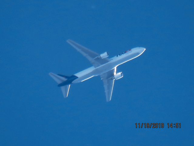BOEING 767-300 (N297FE)