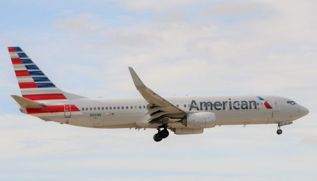 Boeing 737-800 (N931NN)
