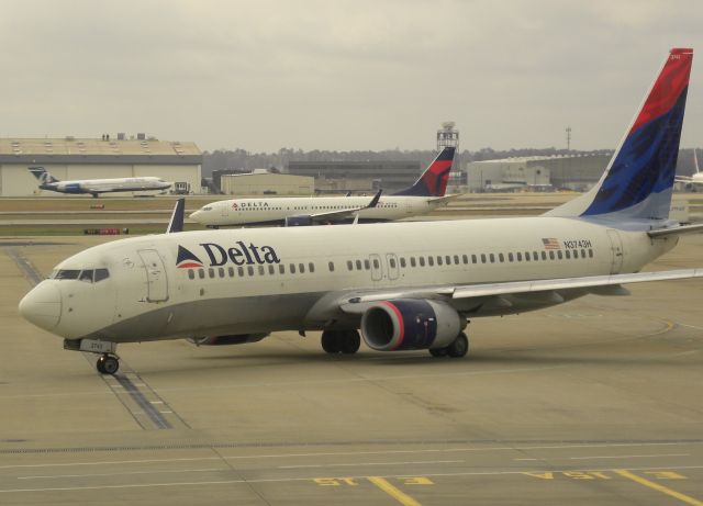 Boeing 737-800 (N3743H)