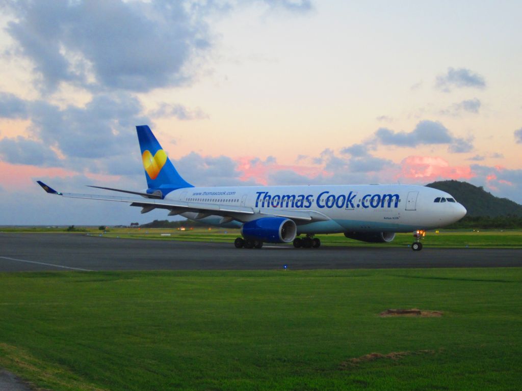 Airbus A321 (G-CHTZ)