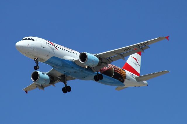 OE-LBS — - 07/2015 Flight from Vienna, Austria, landing runway 30.