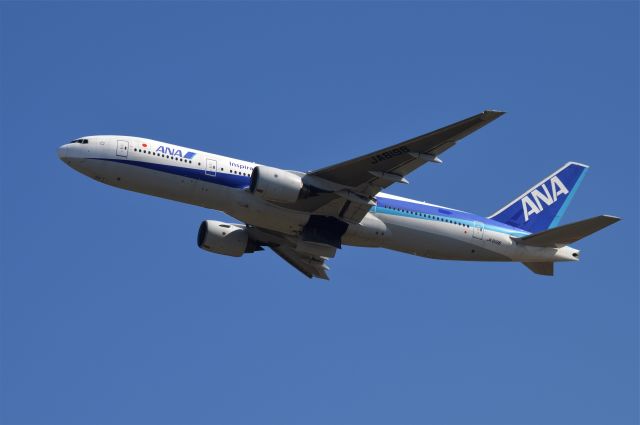 BOEING 777-300 (JA8198) - 2014-10-15