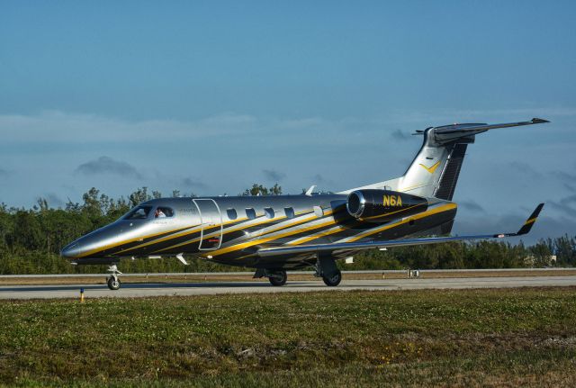 Embraer Phenom 300 (N6A)