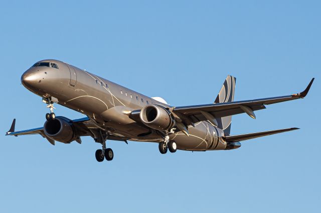 Embraer ERJ-190 (N527AH)
