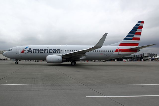 Boeing 737-700 (N803NN) - A beautiful American airlines in new livery at Seattle Tacoma International Airport.