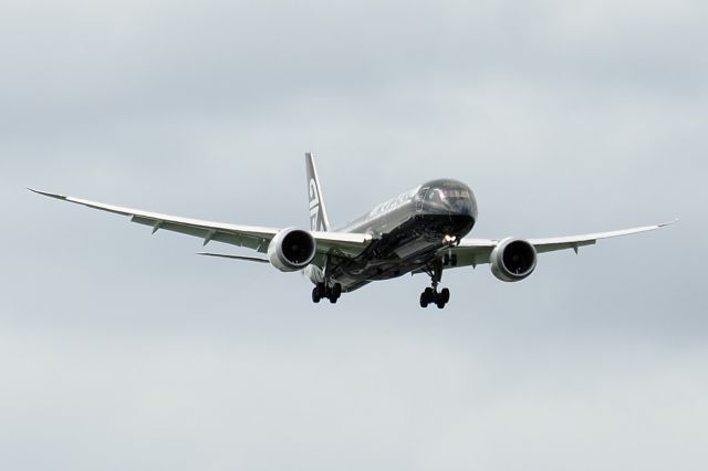 Boeing 787-9 Dreamliner (ZK-NZE) - Boeing 787-9 Air New Zealand ZK-NZE arr rwy 21 YPPH 050818.
