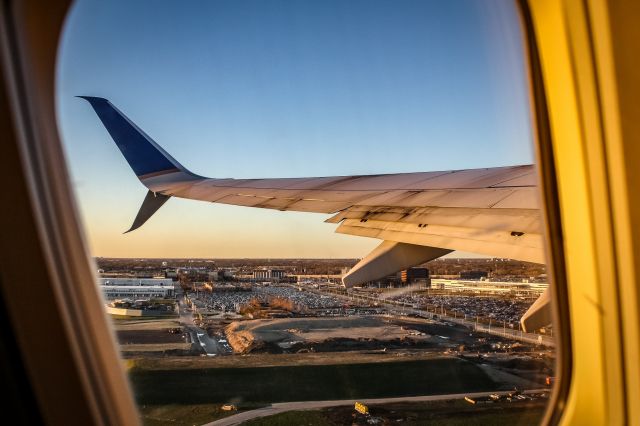 Boeing 737-800 (N24212) - Departing Chicago