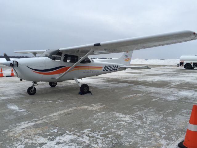 Cessna Skyhawk (N910AA)