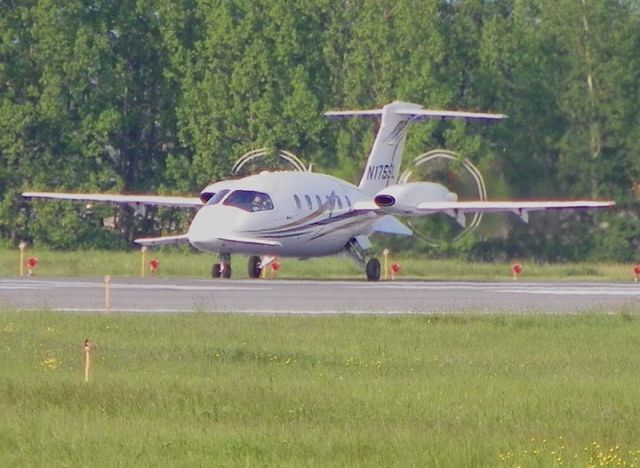 Piaggio P.180 Avanti (N175SL) - Lined up on RWY 29, starting take-off roll to Teterboro, New Jersey.