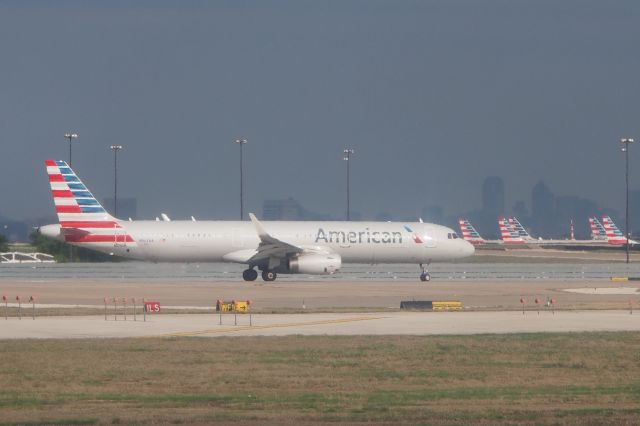 Airbus A321 (N163AA)