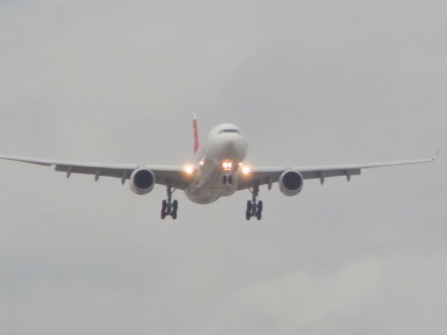 Airbus A330-300 (HB-JHJ)
