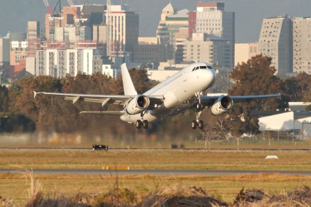 Airbus A320 (VH-VNB) - Being prepared to be transferred to Virgin Australia Regional Airlines in Perth, Tigerair Australia A320 VH-VNB is currently flying around minus titles.