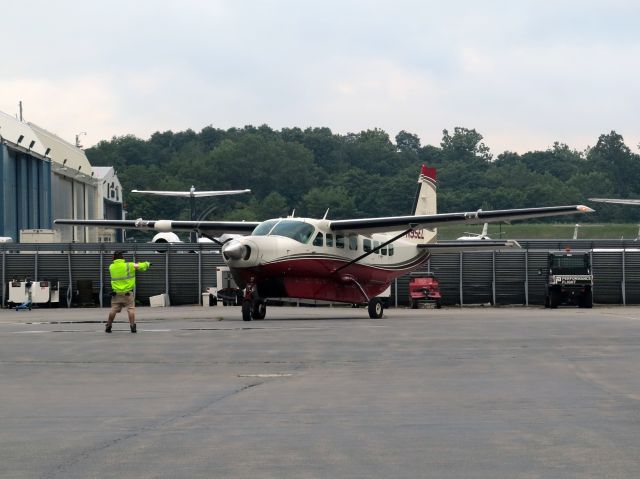 Cessna Caravan (N95EL) - Early Monday morning arrival from the Vineyards.