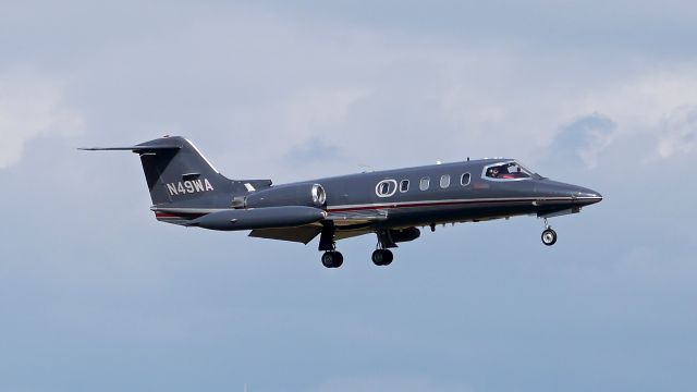 Learjet 25 (N49WA) - Photo 1 on final to Rwy 16R on completion of a photo flight on 8/8/16. (Ser #142). The aircraft is flown by Wolfe Air. 