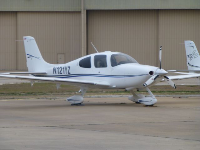 Cirrus SR-22 (N121YZ)