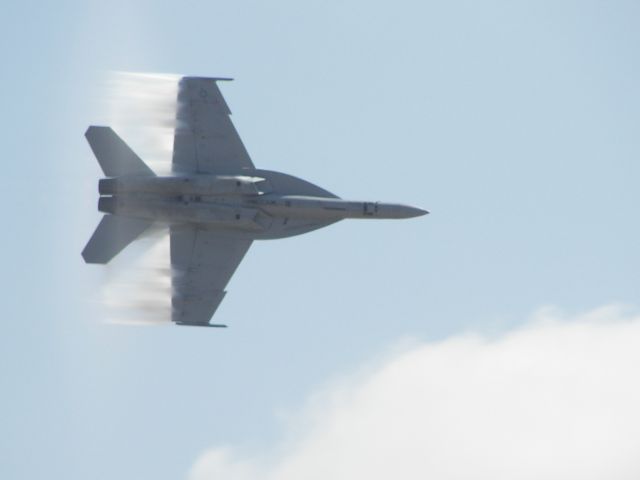 McDonnell Douglas FA-18 Hornet — - MCAS Miramar Airshow 2007  San Diego, CA  Super Hornet Minimum Radius Turn!