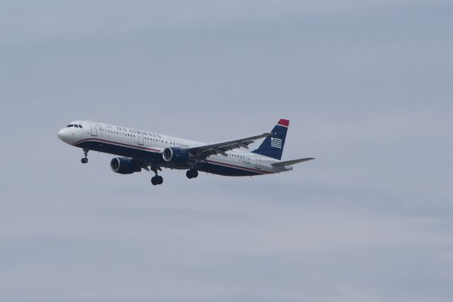 Airbus A321 (N182UW)