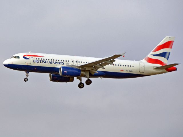 Airbus A320 (G-EUUJ)