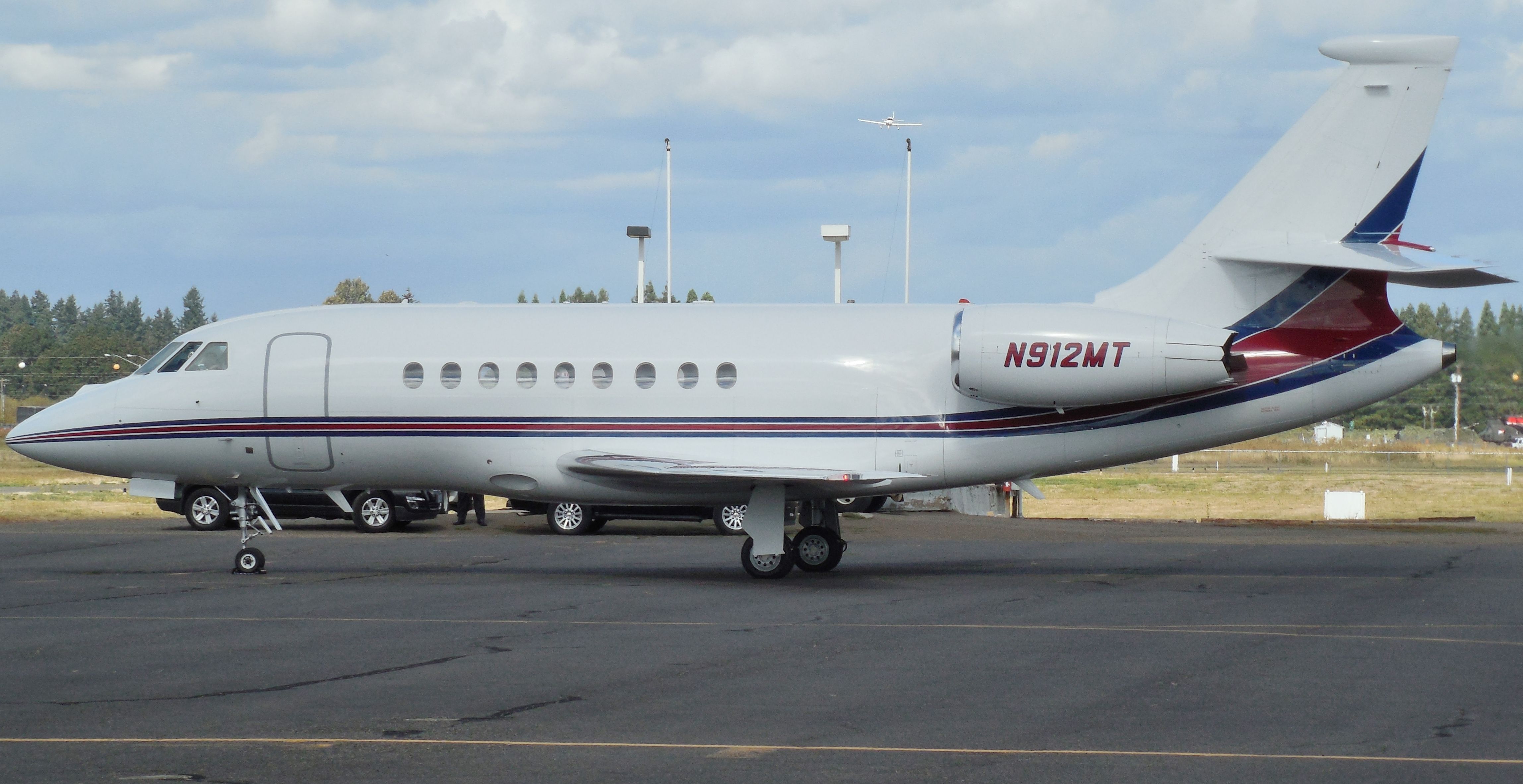 Dassault Falcon 2000 (N912MT) - Arrived at Aurora State Airport from Sunriver, OR with Oregon Governor John Kitzhaber.