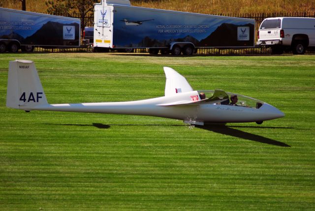 — — - USAFA glider landing for Family Weekend 2009.