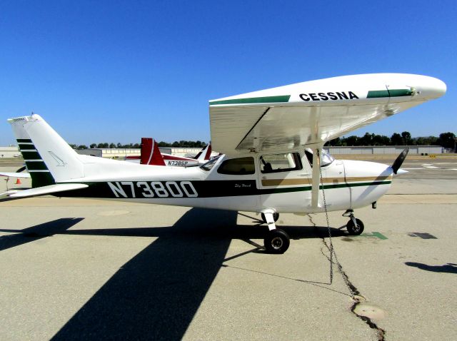 Cessna Skyhawk (N73800) - On the ramp