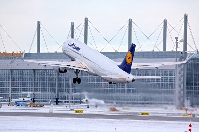 Airbus A320 (D-AIUY)