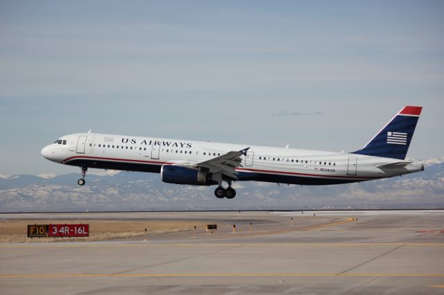 Airbus A321 (N534UW) - Landing on 16L.