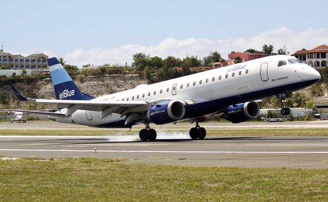 Embraer ERJ-190 (N216JB)