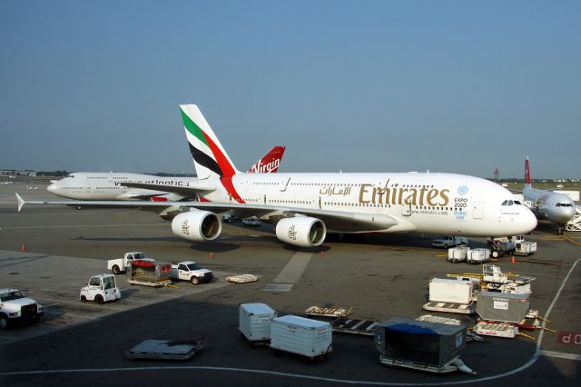 Airbus A380-800 (A6-EDO)