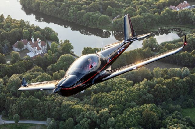 ACS Skyleader 600 (SPSDRZ) - In-flight. A2A by Andrzej Rutkowski.