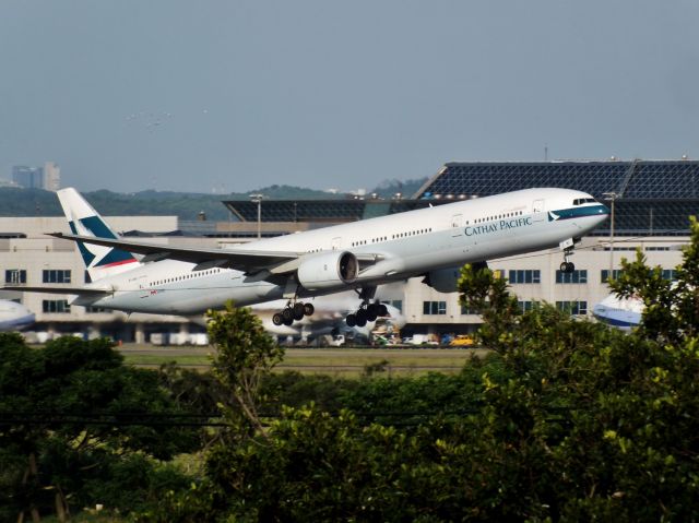 BOEING 777-300 (B-HNI)