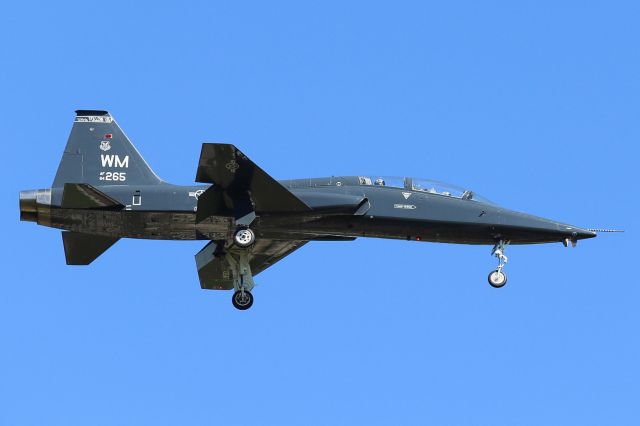 Northrop T-38 Talon (6413265) - “FAST 51” arriving at Whiteman AFB!