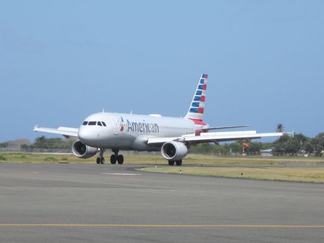 Airbus A320 (N127UW)