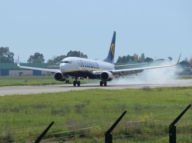 Boeing 737-800 (EI-DLI)