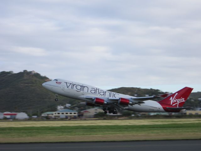 Boeing 747-400 (G-VTOP)